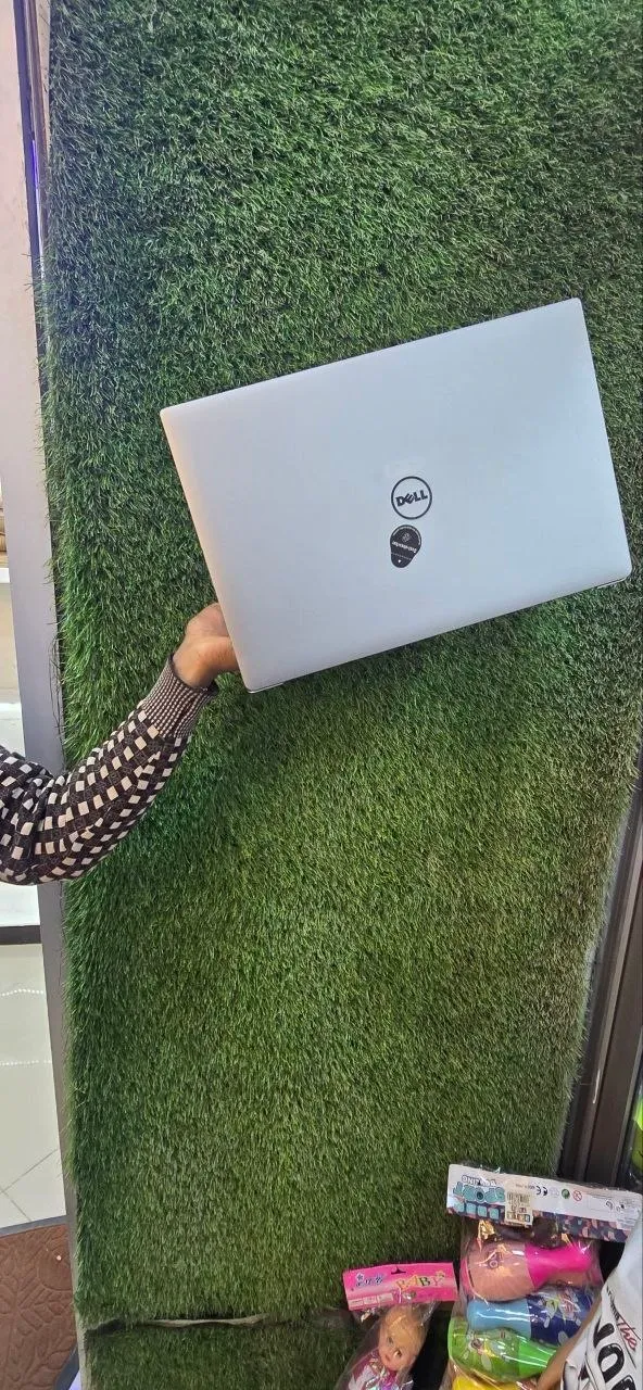 Dell Precision 5520 i7 Laptop – photo 3