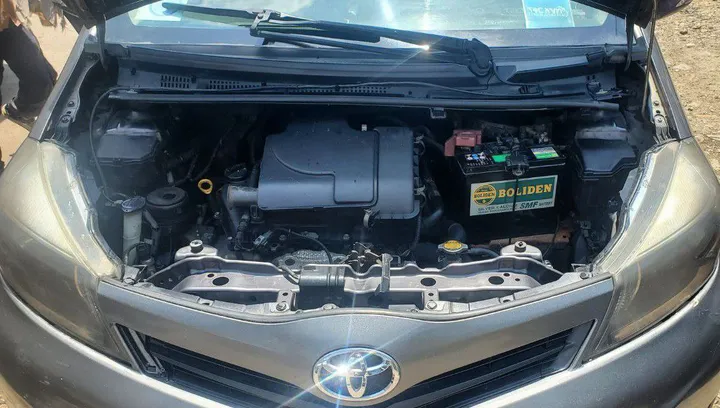 Toyota Yaris 2012 – photo 4