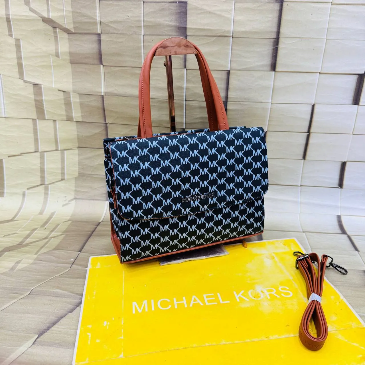 Michael Kors MK Ladies Sling Bag – photo 6
