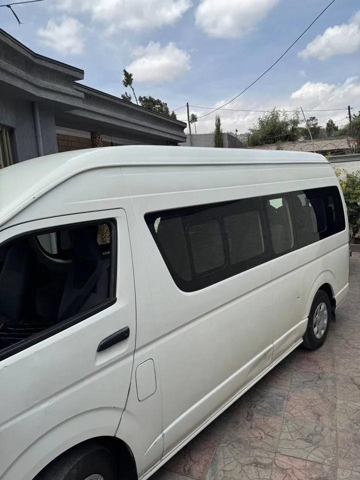 Toyota Hiace High Roof Van – photo 5