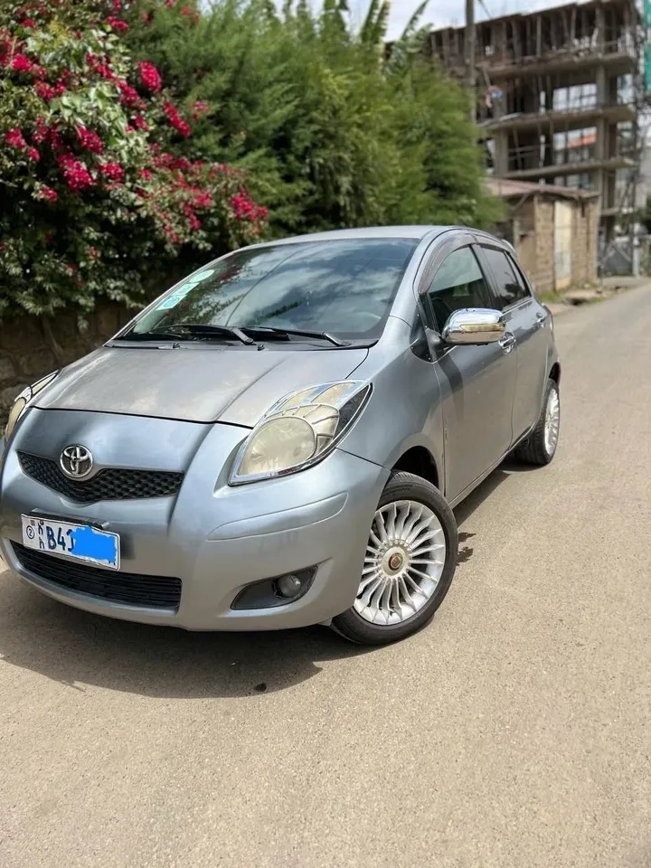 Toyota Yaris Compact 2010 – photo 7