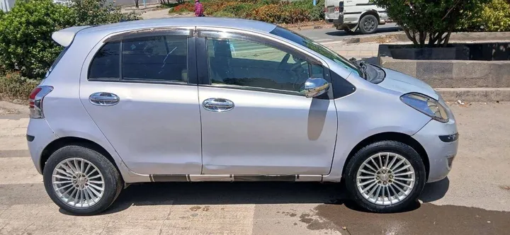 Toyota Yaris Compact 2010 – photo 7