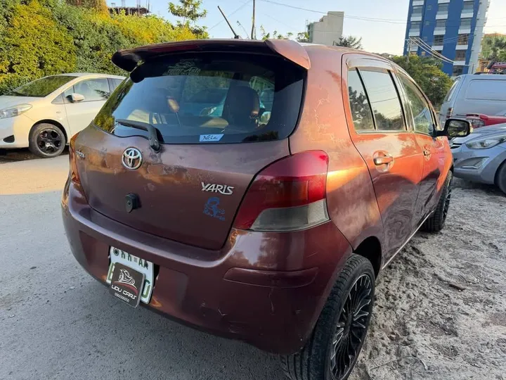 Toyota Yaris Compact 2010 – photo 3
