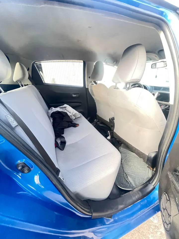 Toyota Yaris Compact 2011 – photo 3