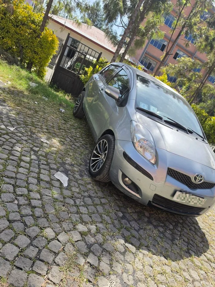 Toyota Yaris Compact 2010 – photo 7