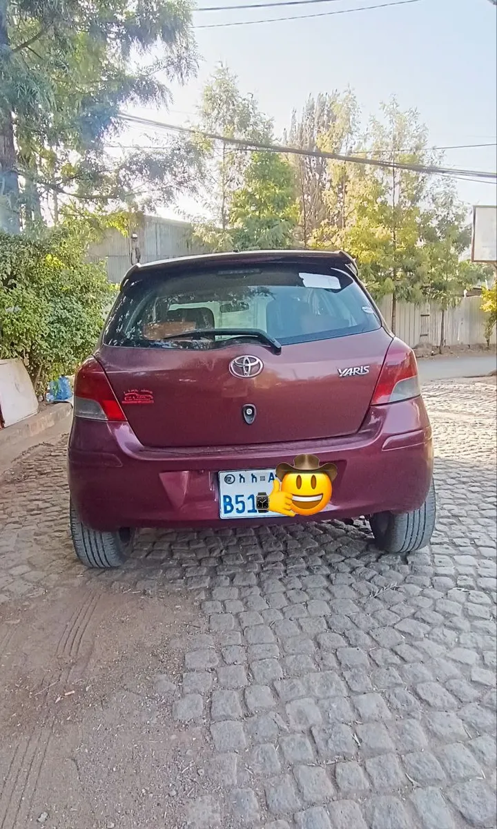 Toyota Yaris Compact 2010 Automatic – photo 3