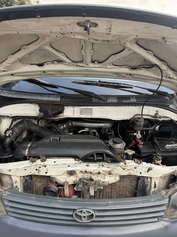 Toyota Hiace 2003 Van – photo 3