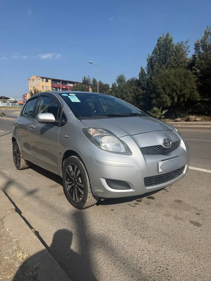 Toyota Yaris Compact 2010 – photo 10