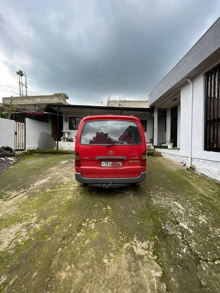 Toyota Hiace Van 2006 – photo 3
