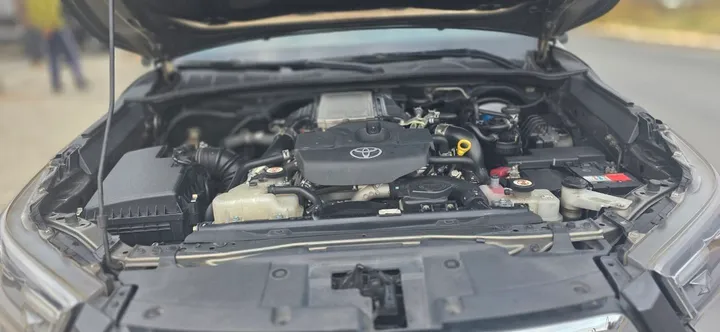 Toyota Hilux Invincible 2021 Pickup – photo 5