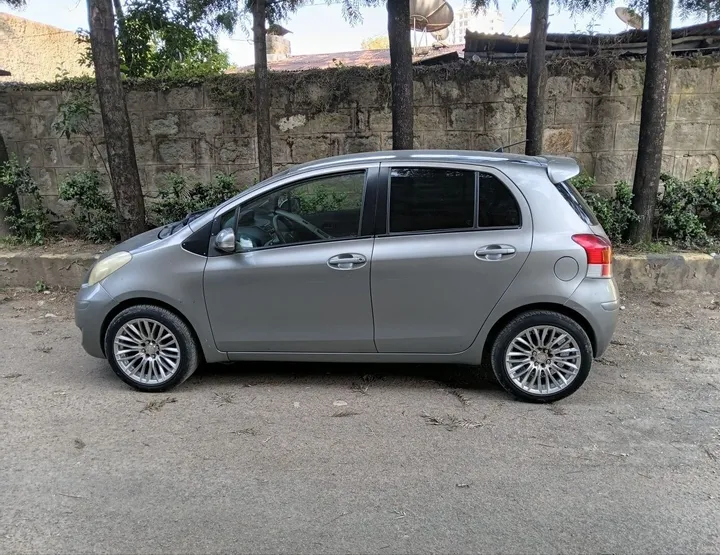 Toyota Yaris Compact 2010 – photo 6