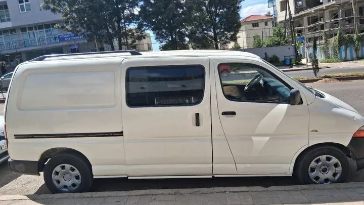 Toyota Hiace Dolphin Van 2004 – photo 3