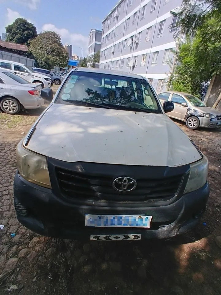 Toyota Hilux 2012 Manual Pickup – photo 4