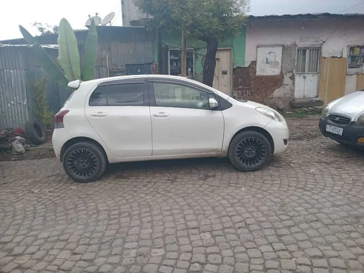 Toyota Compact 2010 Automatic – photo 3