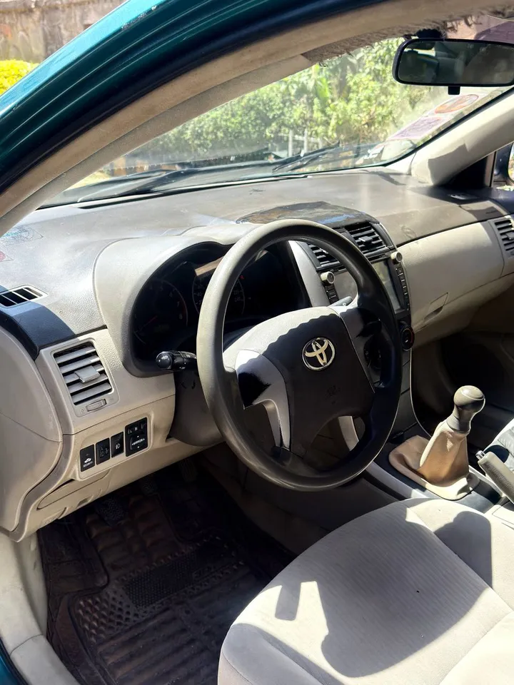 Toyota Corolla 2010 Manual – photo 7