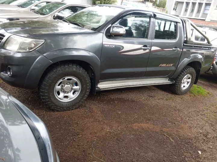 Toyota Hilux Double Cab 2012 Manual – photo 7