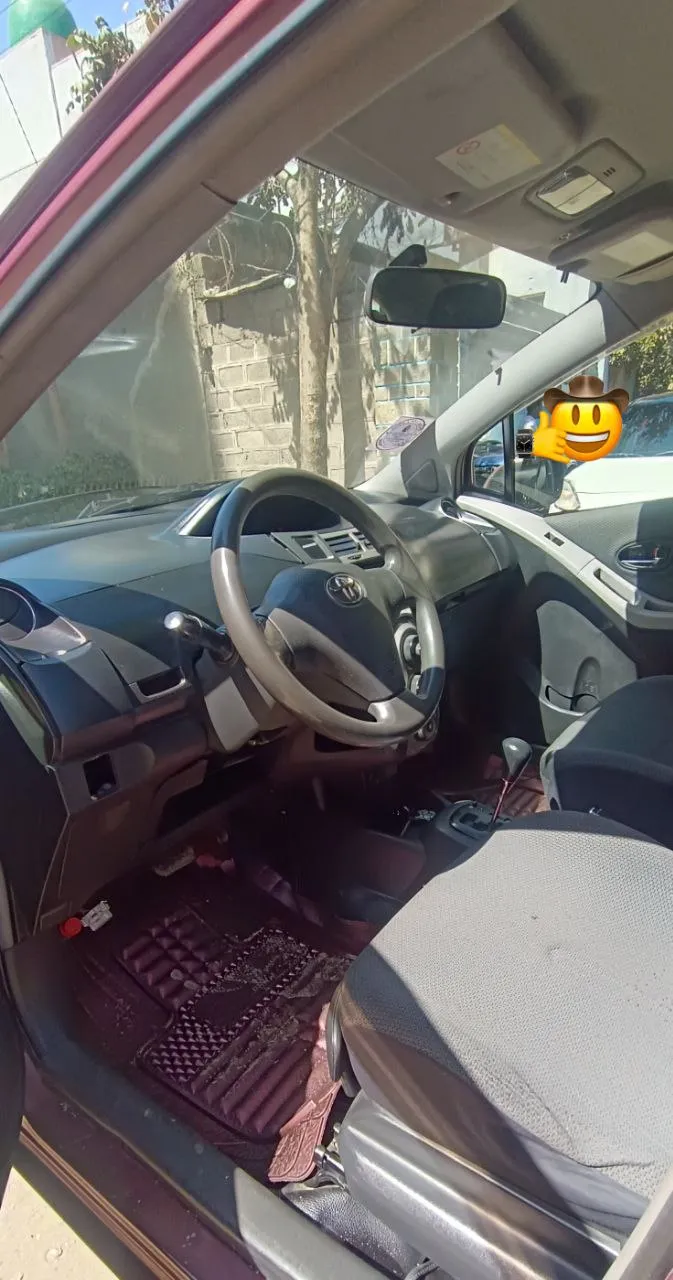 Toyota Yaris Compact 2010 Automatic – photo 4