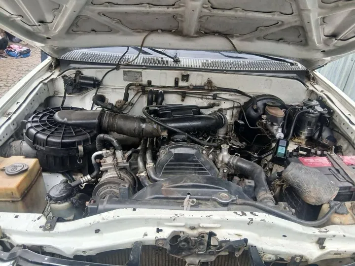 Toyota Hilux Pickup 2004 – photo 5