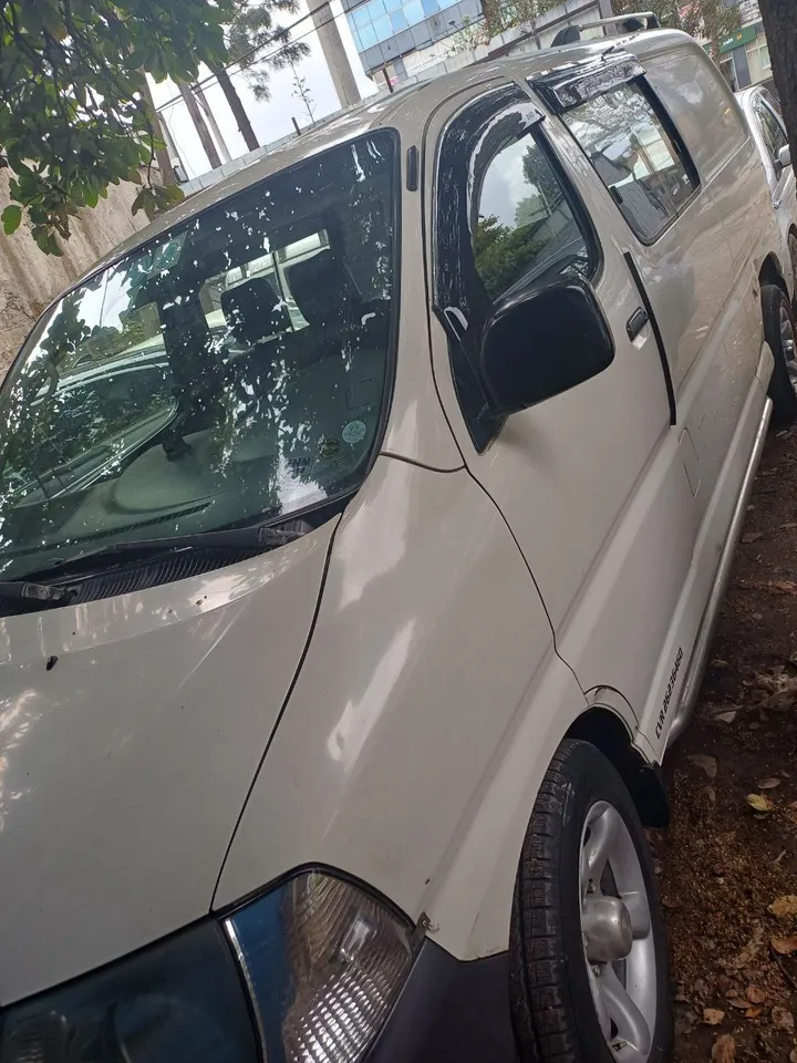 Toyota Hiace Dolphin Diesel Van – photo 3