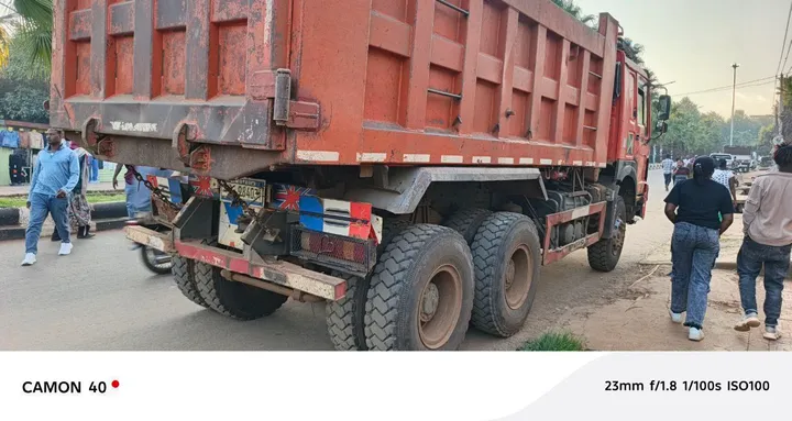 2018 Dump Truck – photo 5