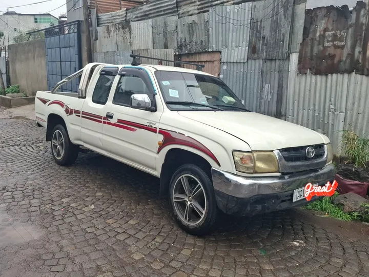 Toyota Hilux 2002 Manual Pickup – photo 3