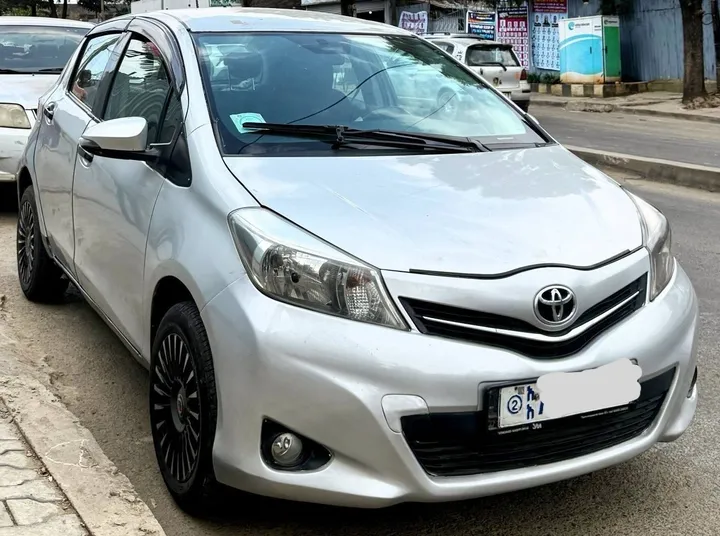 Toyota Yaris 2012 Manual – photo 4
