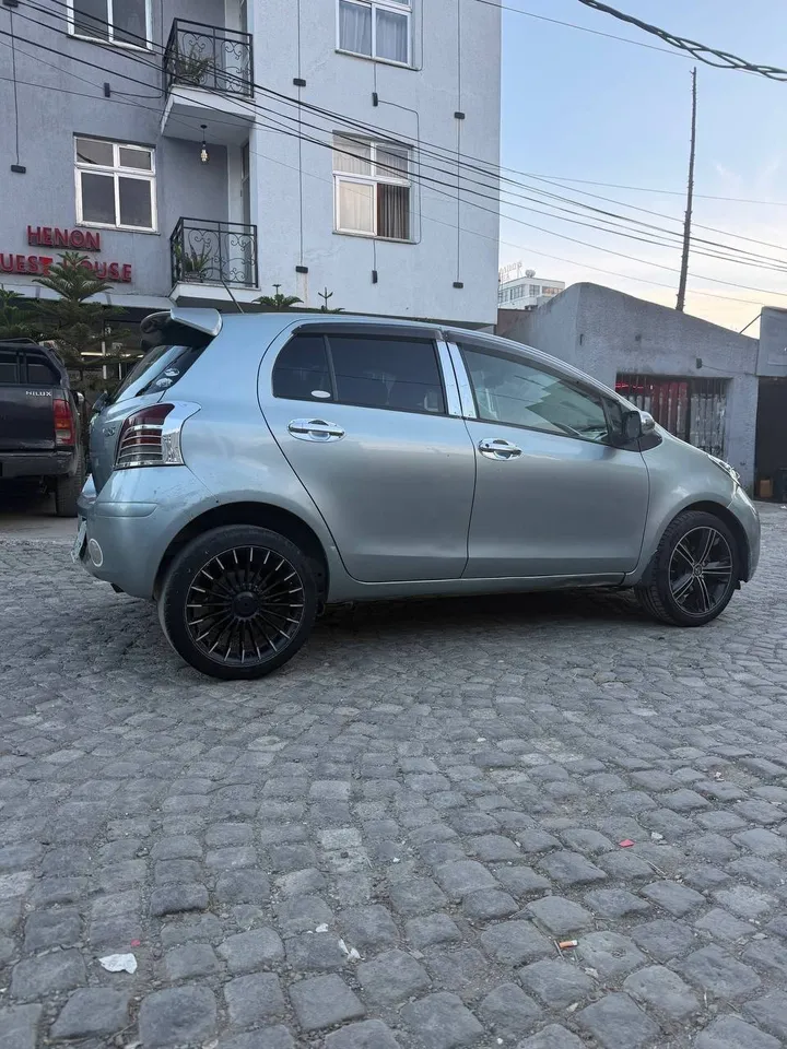 Toyota Compact 2010 Automatic – photo 3