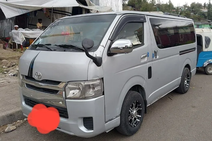 Toyota Hiace Van 2007 Automatic – photo 4