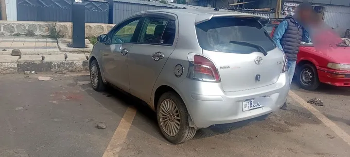 Toyota Yaris Compact 2010 – photo 3