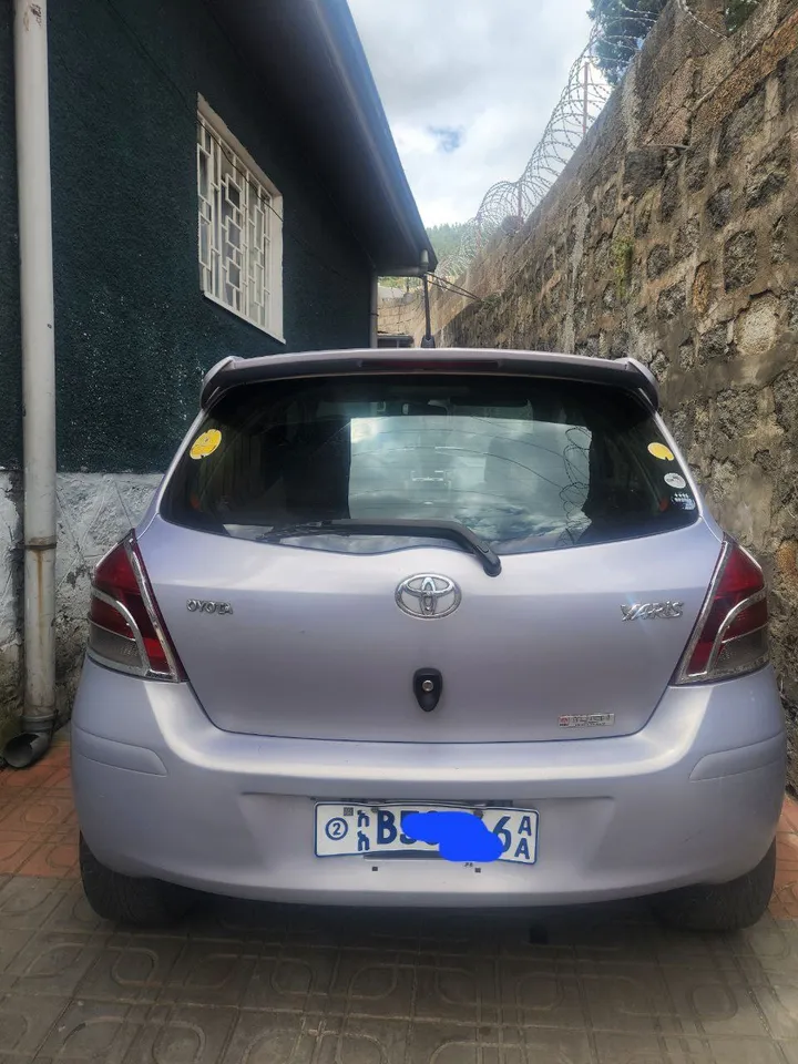 Toyota Compact Yaris 2010 – photo 3