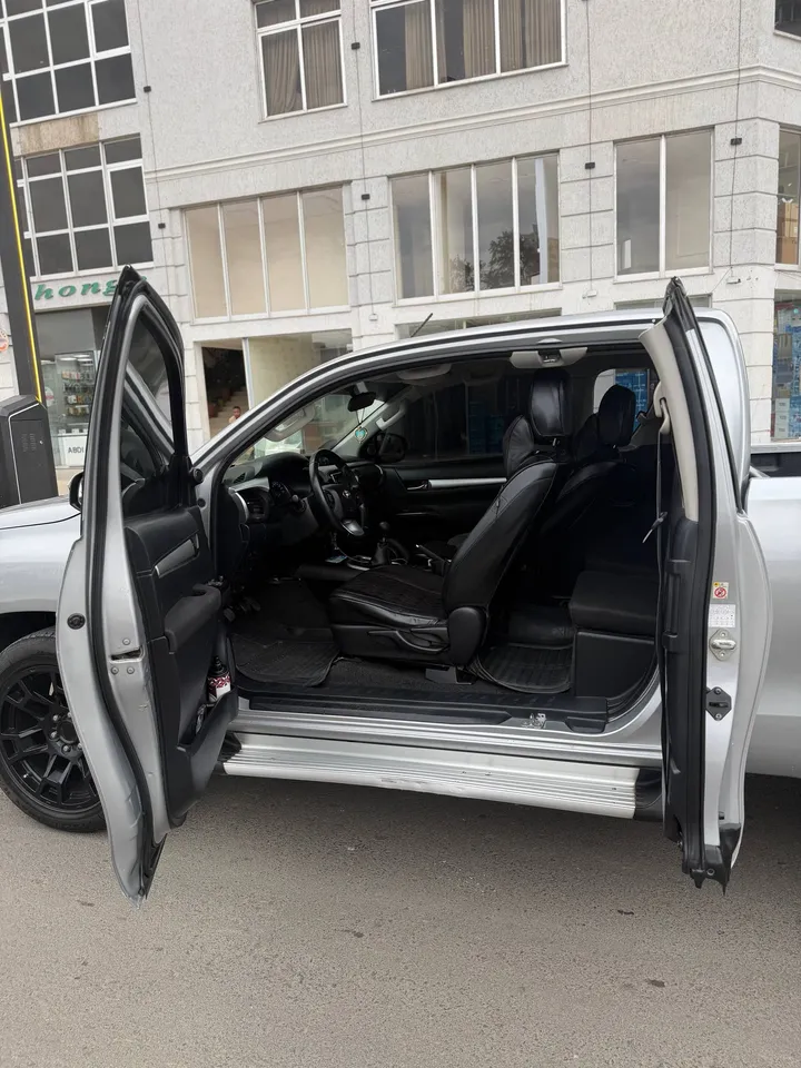 Toyota Revo King Cab 2017 Manual – photo 9