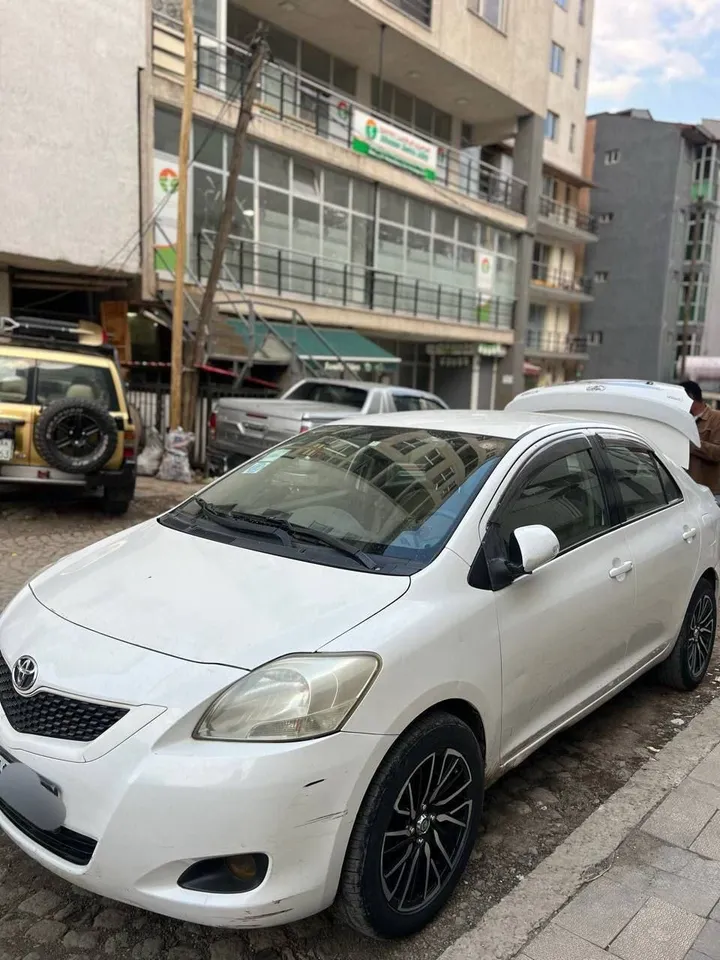 Toyota Yaris Sedan 2010 Automatic – photo 4