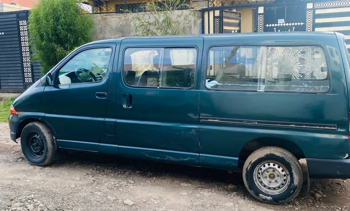 Toyota Hiace 2L 2000 Model – photo 4