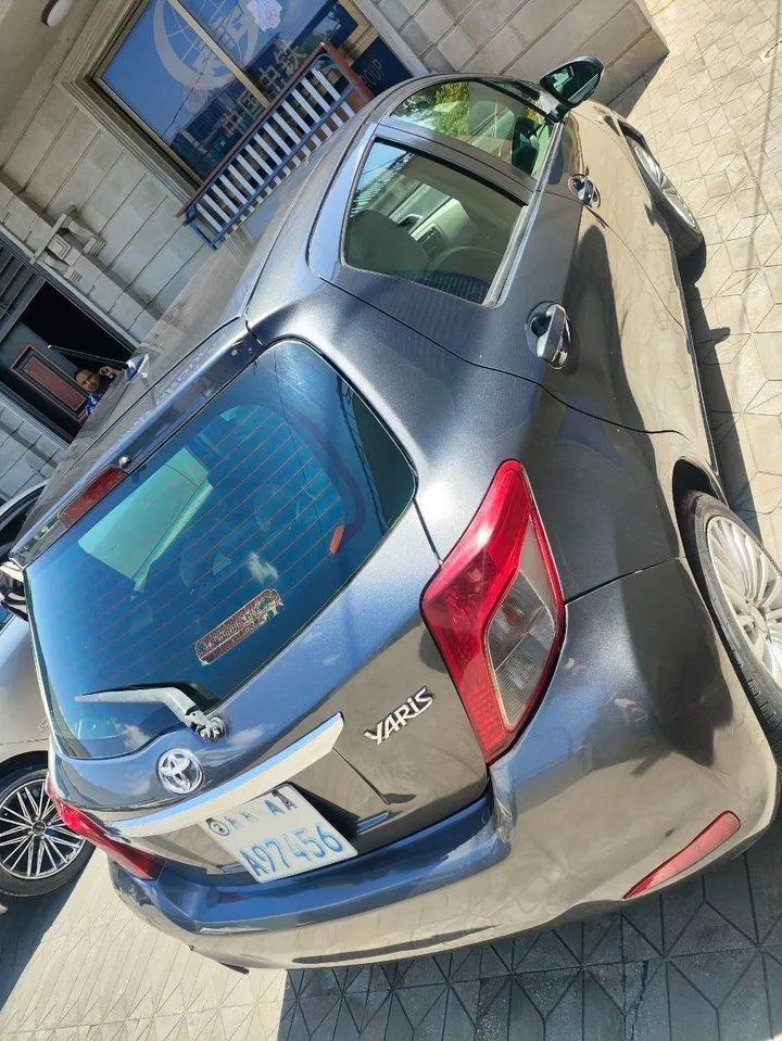 2012 Toyota Yaris Automatic – photo 3