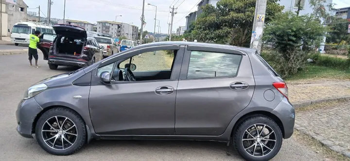 Toyota Yaris Compact 2013 Automatic – photo 5