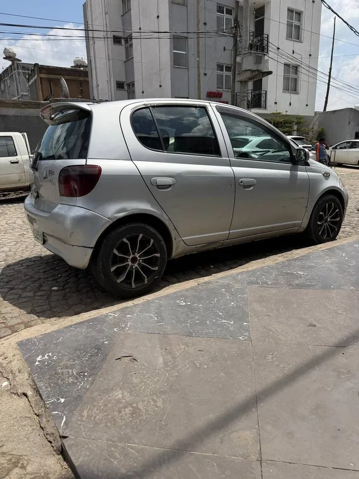 Toyota Vitz 2001 Automatic – photo 3