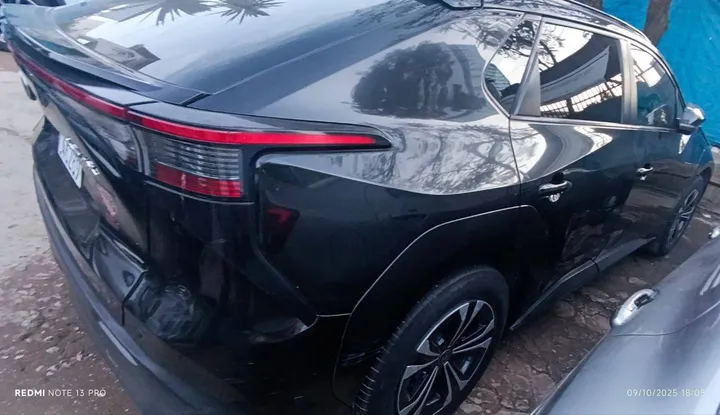 Toyota bZ4X EV 2022 Crossover – photo 5