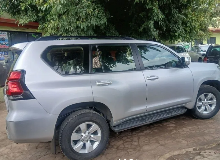 Toyota Prado Automatic SUV – photo 7