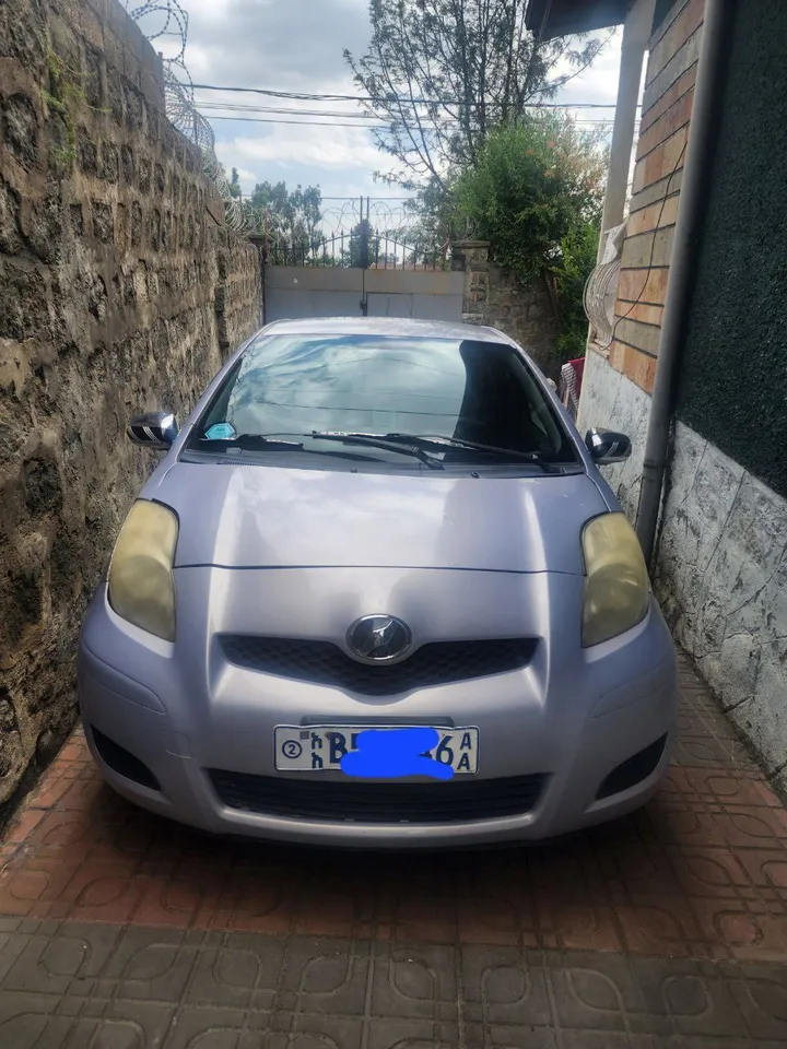 Toyota Compact Yaris 2010 – photo 6
