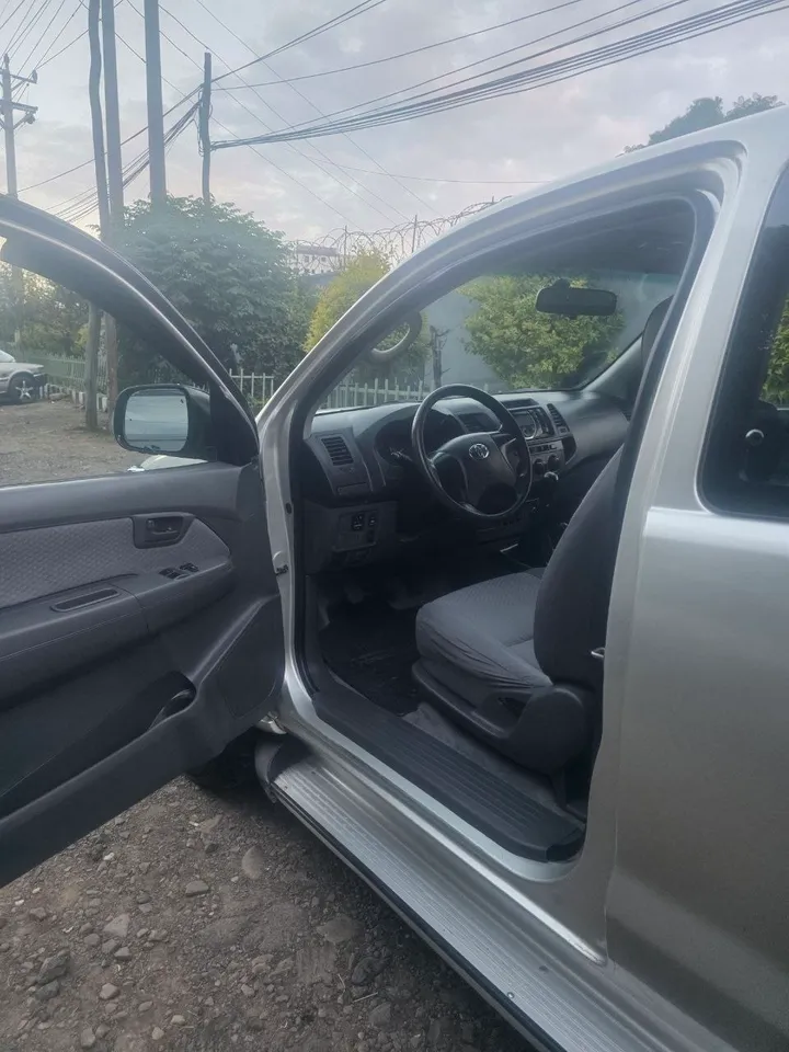 Toyota Hilux 2013 Manual – photo 5