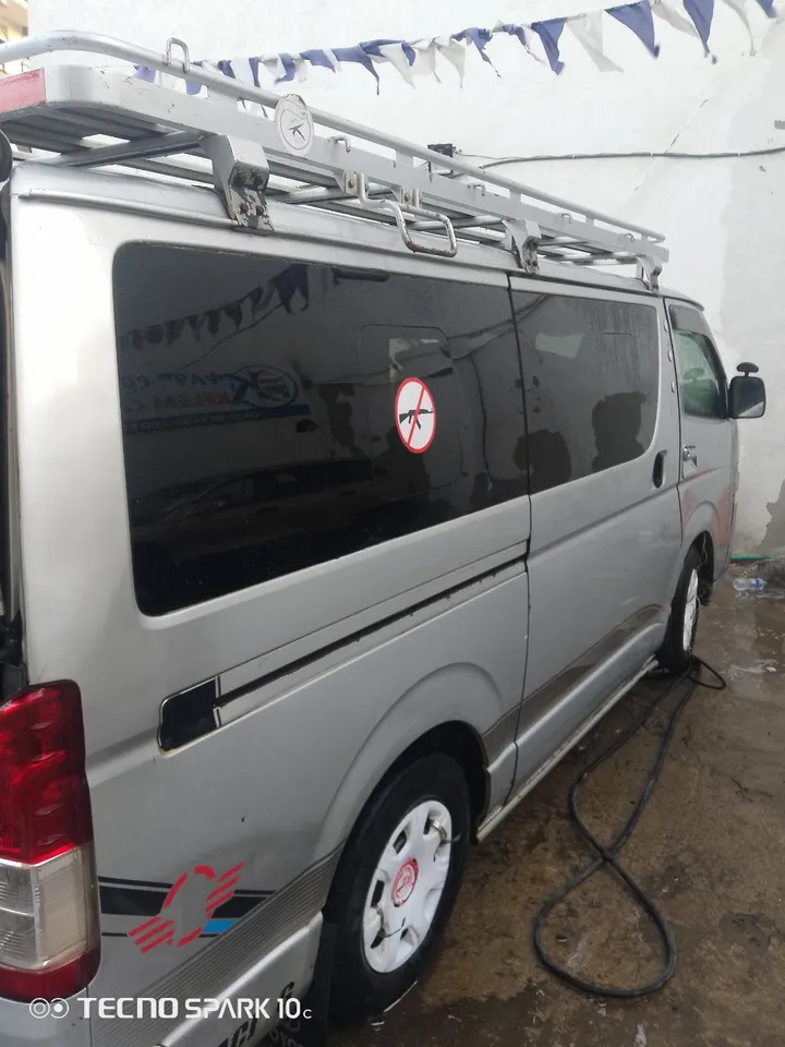Toyota Hiace Van 2007 Manual – photo 5