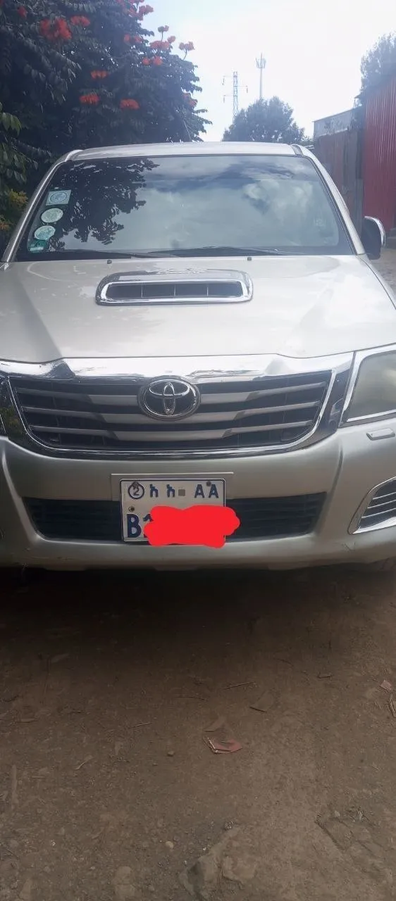 2013 Toyota Hilux D4D Manual – photo 4