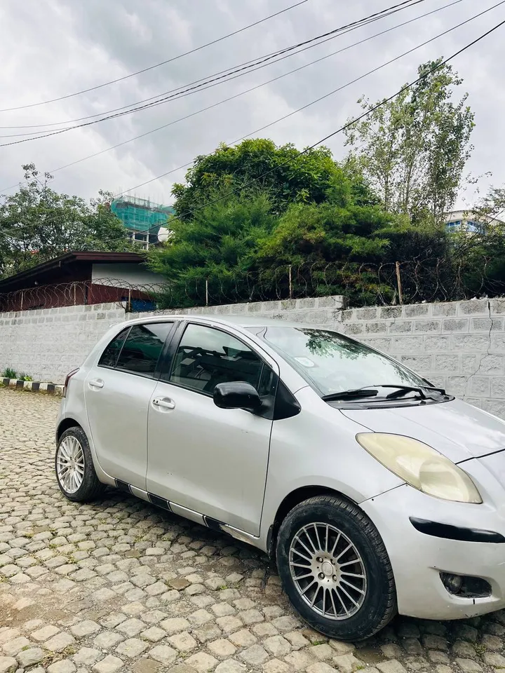 Toyota Yaris Compact 2008 Automatic – photo 3