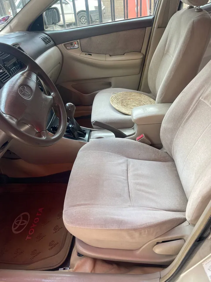 Toyota Corolla 2003 Manual – photo 3