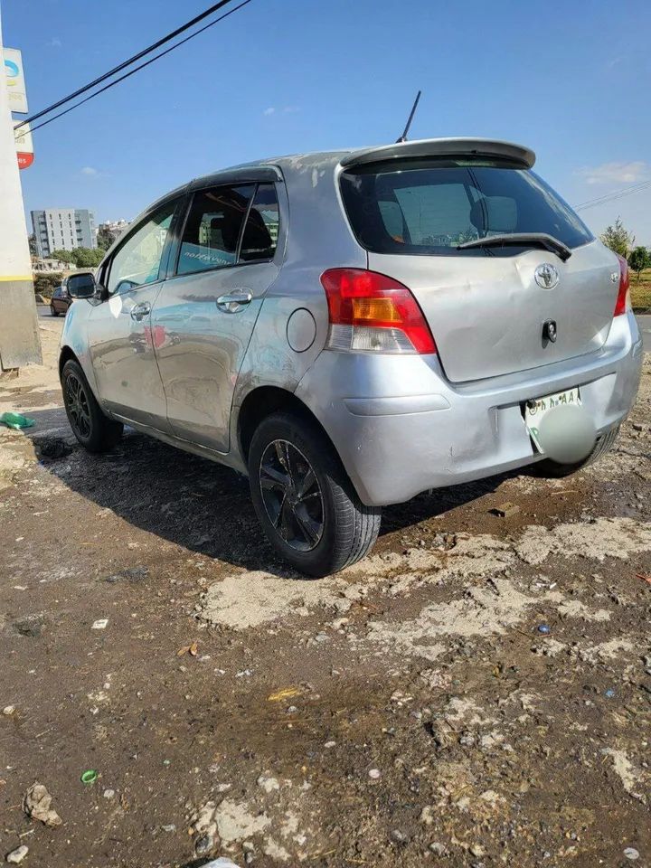 Toyota Yaris Compact 2010 Automatic – photo 5