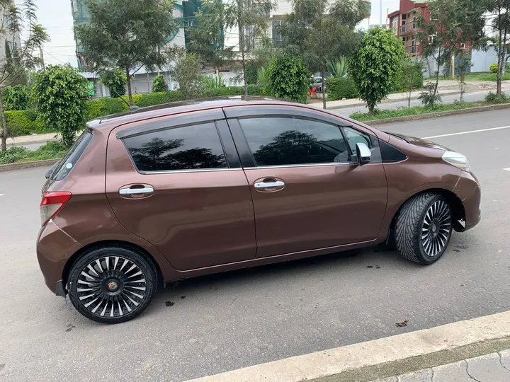 Toyota Yaris Jewel 2012 Automatic – photo 8