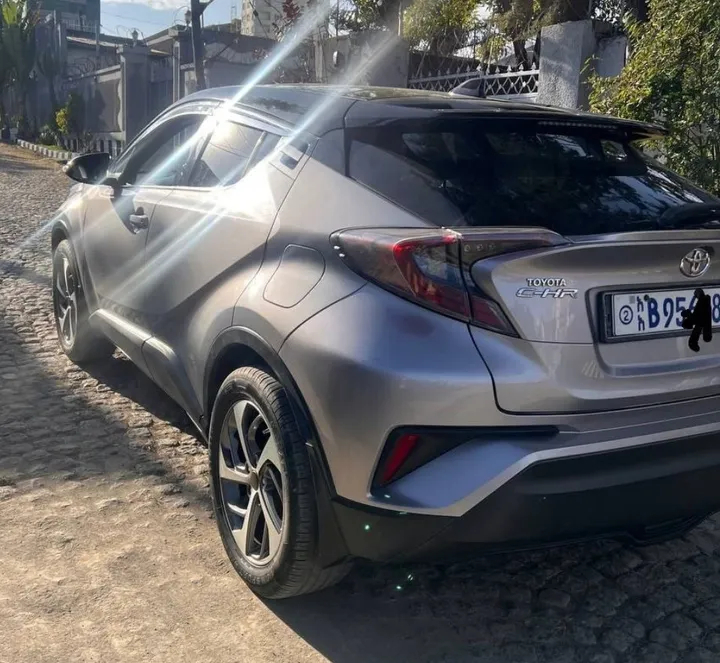 Toyota CHR 2020 SUV – photo 4