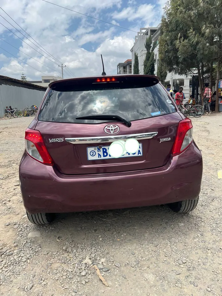 Toyota Yaris Compact 2012 Automatic – photo 5