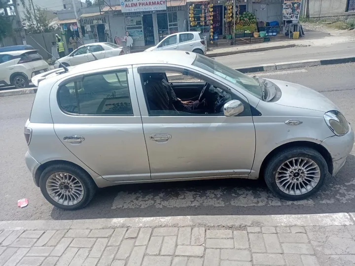 Toyota Vitz 2001 Automatic – photo 3
