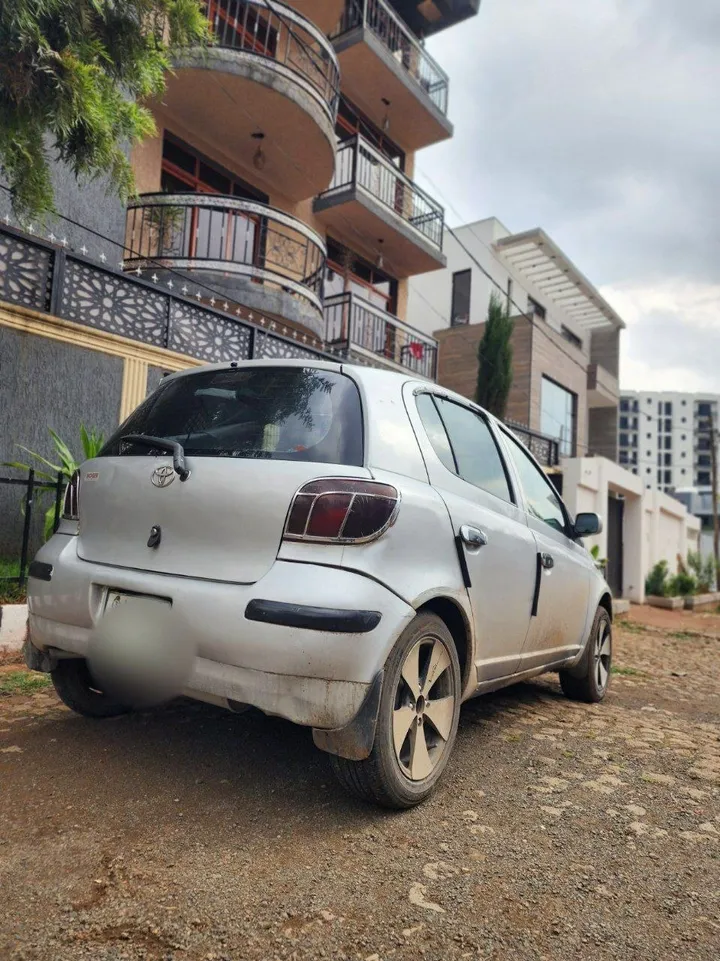 Toyota Hatchback 2004 Automatic 1.3L – photo 3